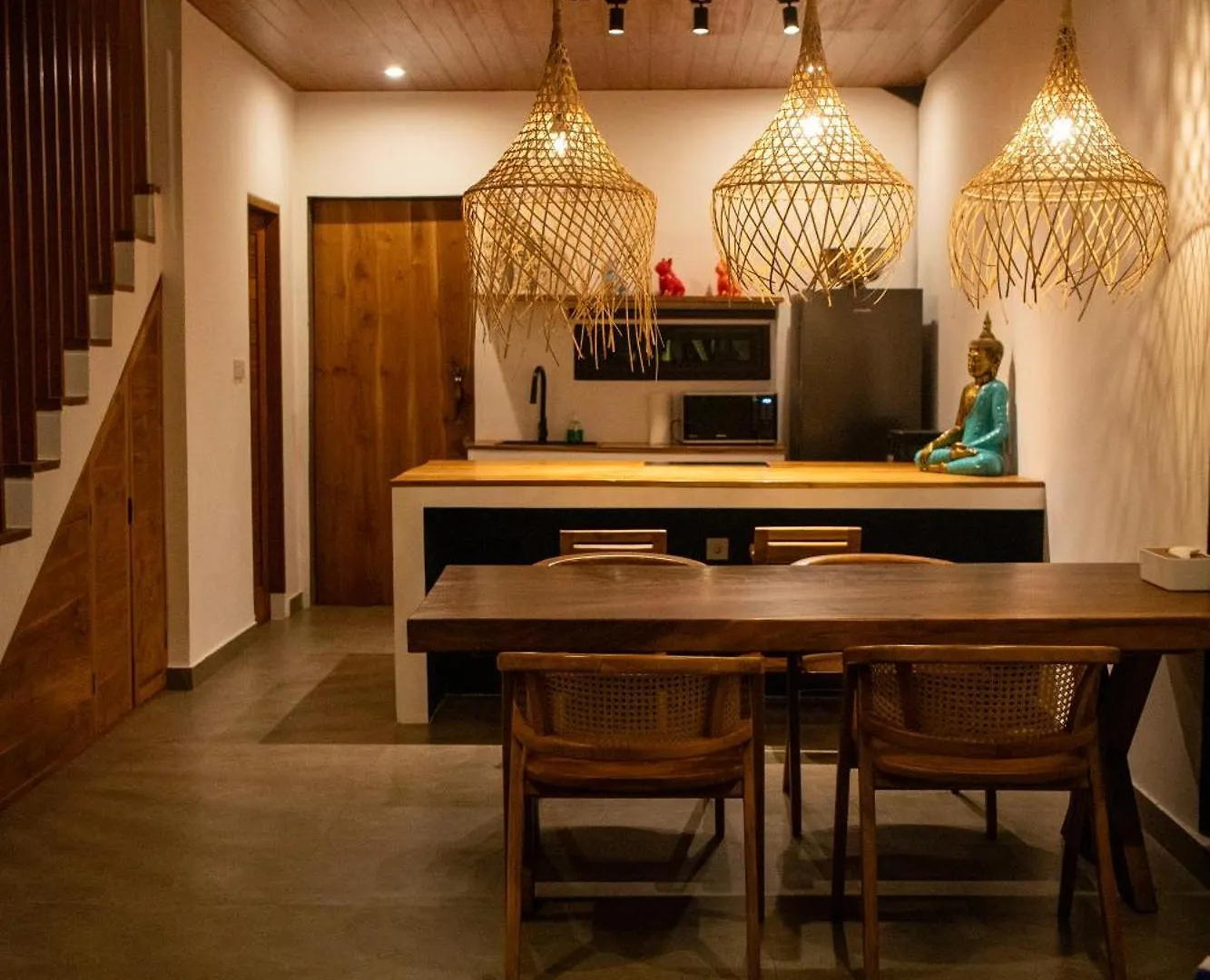 Villa Tropical Loft Steps Away From The Beach! Hidden Gem! Canggu